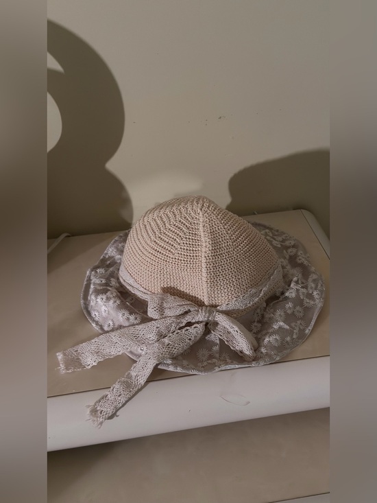 Beige Floral Lace Sun Hat with Brown Accent